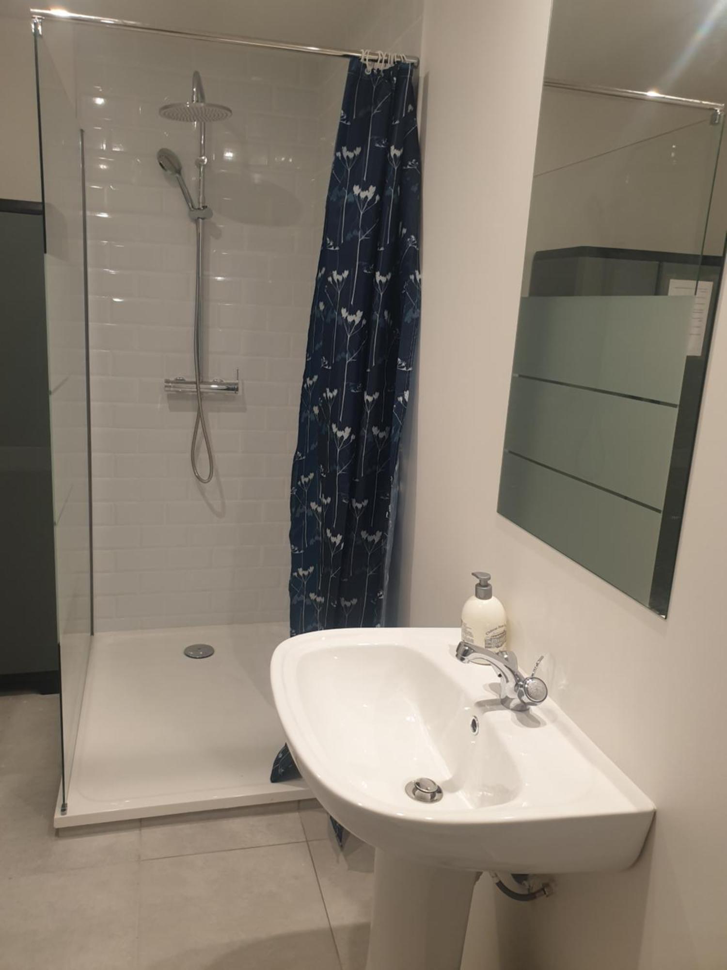Appartements Renove 2023 Proche Aeroport 5Min, Gare Sncf 2 Min, Tramway Au Pied De L'Immeuble , Parking Possible, Renovated Apartments 2023 Near The Airport 5 Min, Train Station 2 Min, Tram Next To The Building 1 Min, Parking Possible Nice Phòng bức ảnh